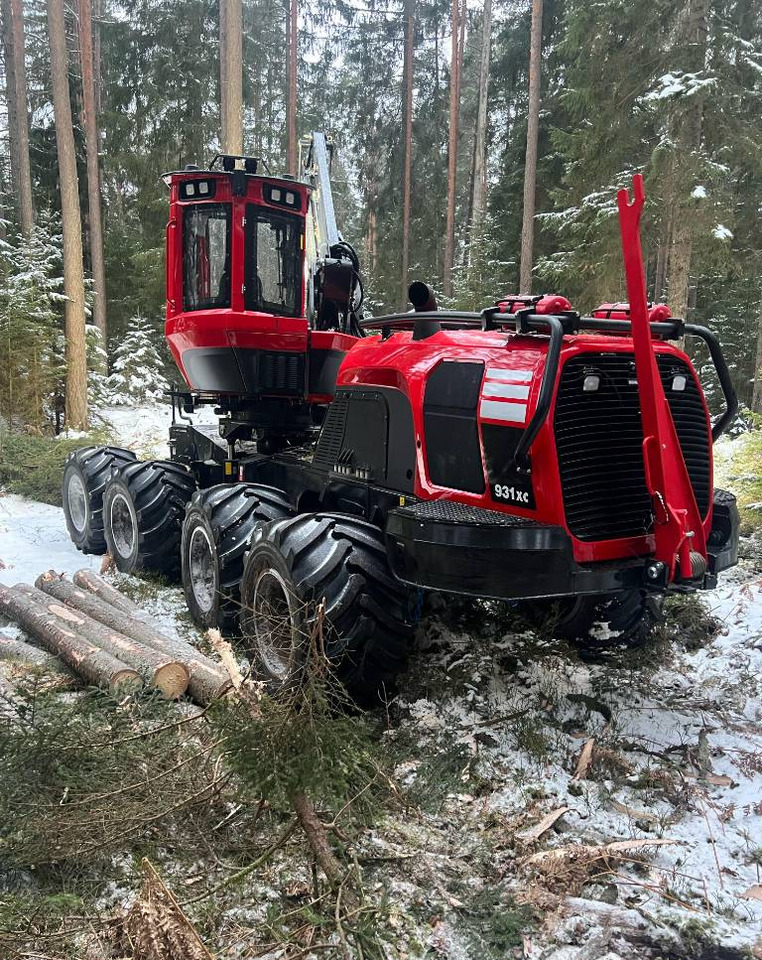 Komatsu 931 XC  - Forestry harvester: picture 1