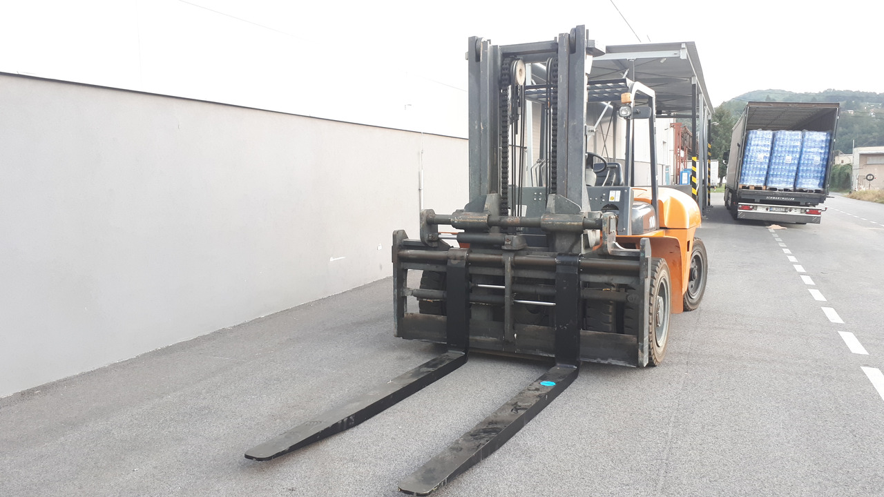 Baoli CPCD100, Isuzu engine - Diesel forklift: picture 2