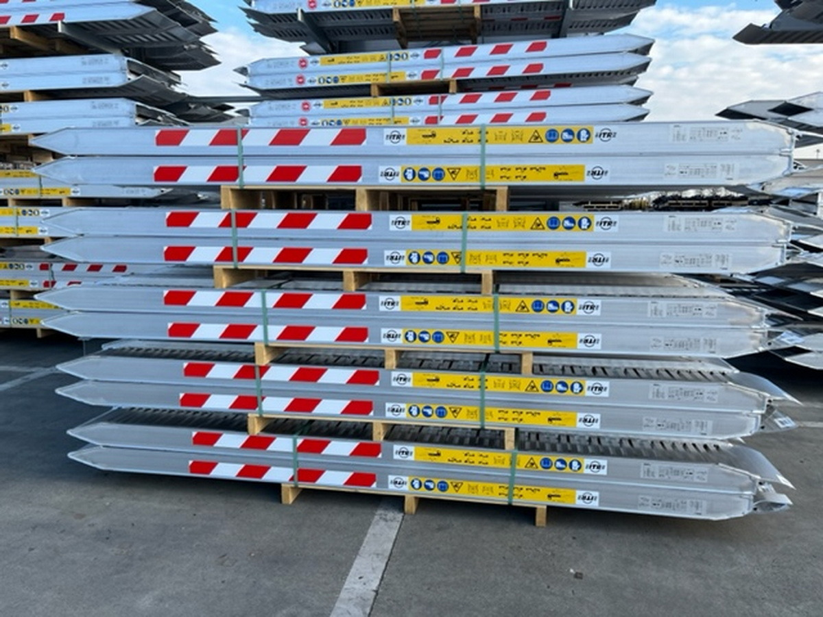 CLM 125.35 - Loading ramp: picture 1