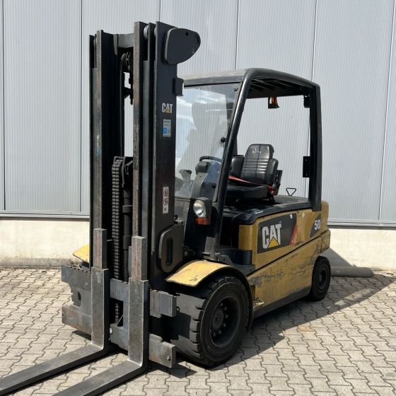 Caterpillar EP50 - Forklift: picture 1