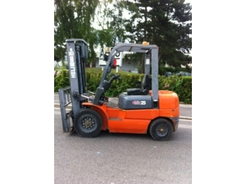 Heli CPCD25 2500 - Diesel forklift