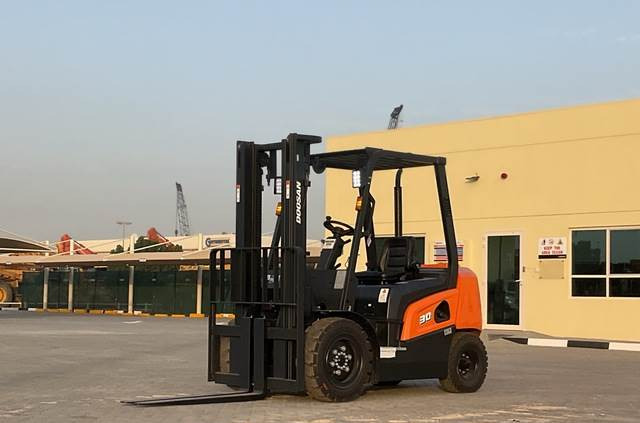 Doosan D30NXP - Forklift: picture 1