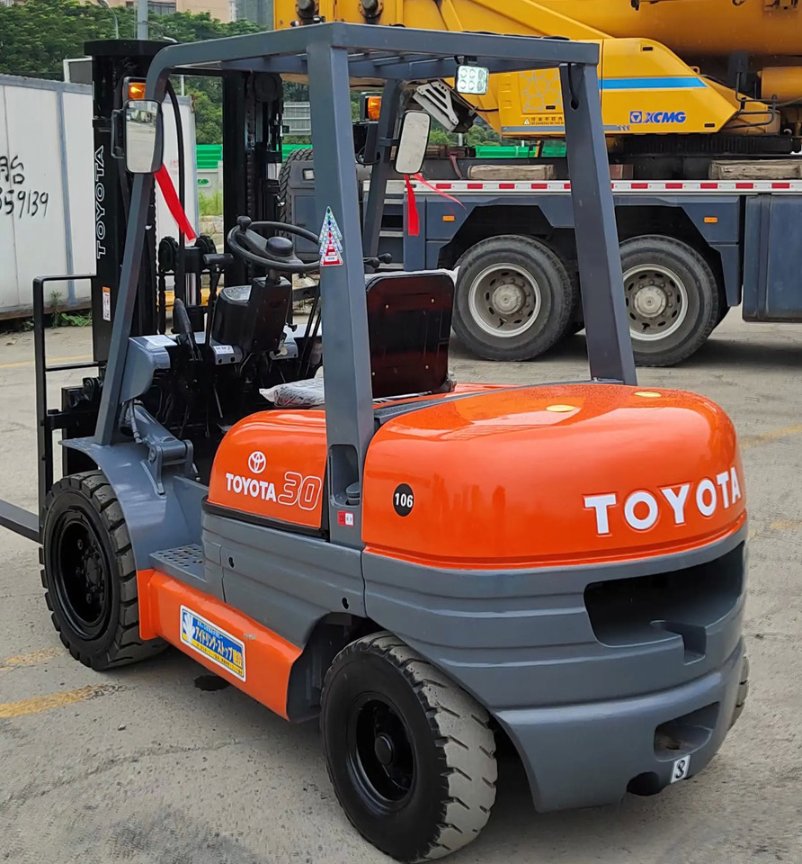 Good condition Japan Toyota FD30 diesel forklift for sale - Forklift: picture 3