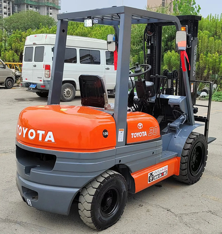 Good condition Japan Toyota FD30 diesel forklift for sale - Forklift: picture 1