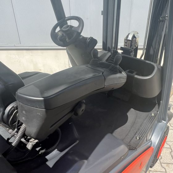 Linde H18T (391-02) EVO - Forklift: picture 3