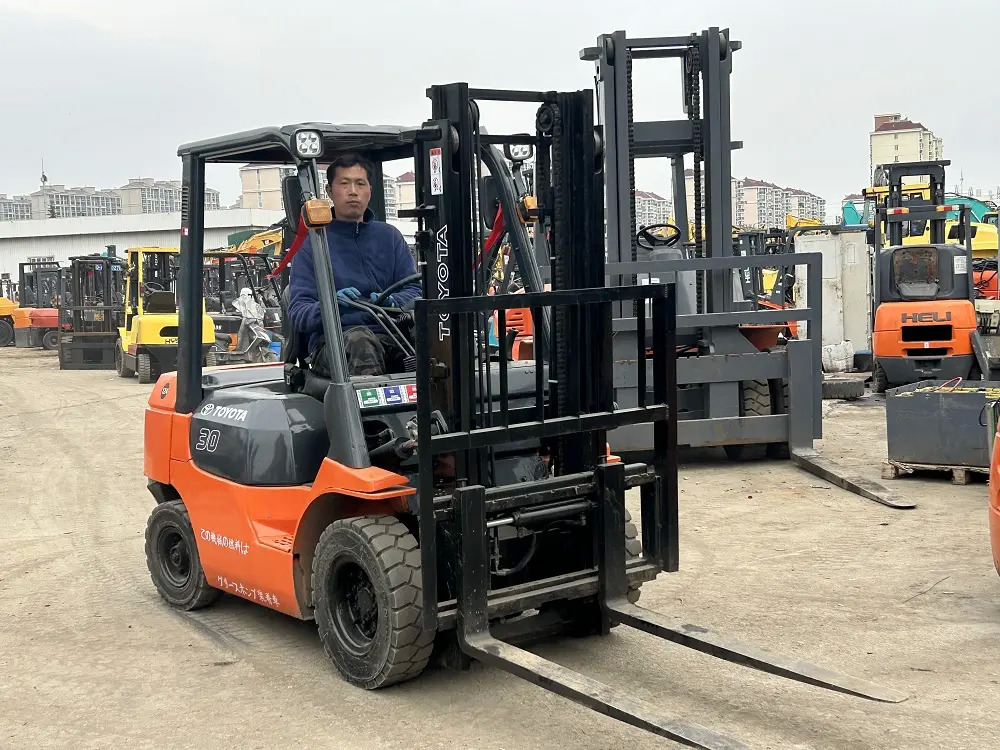 Made in Japan Used Toyota FD30 FD40 FD50 3 ton 4 ton 5 ton Small Diesel Forklift For Sale - Forklift: picture 4