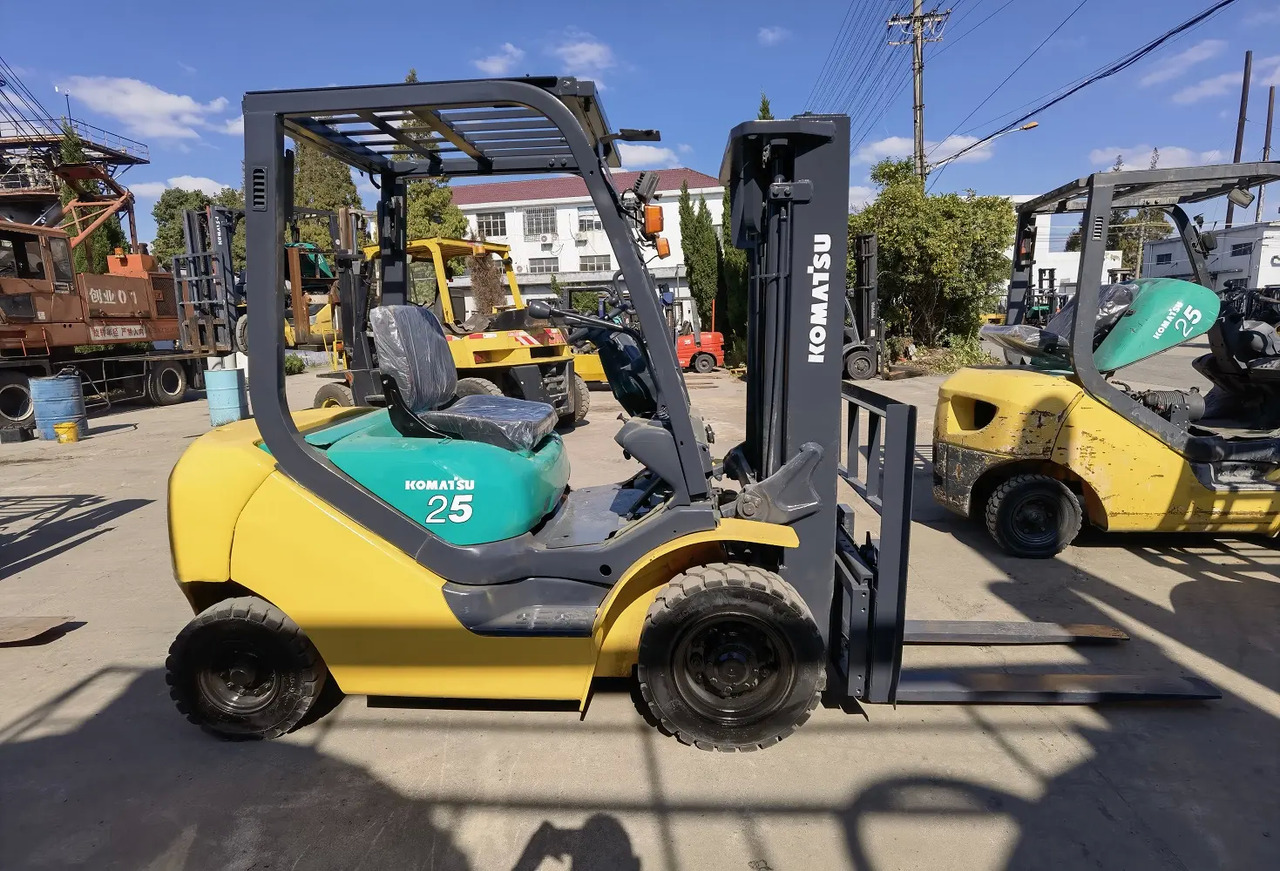 Original Japan Used komatsu fd25 forklift used 2.5 ton diesel forklift for sale - Forklift: picture 3