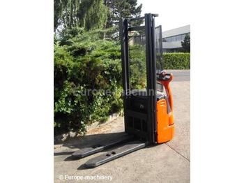 Fenwick L12 - Reach truck