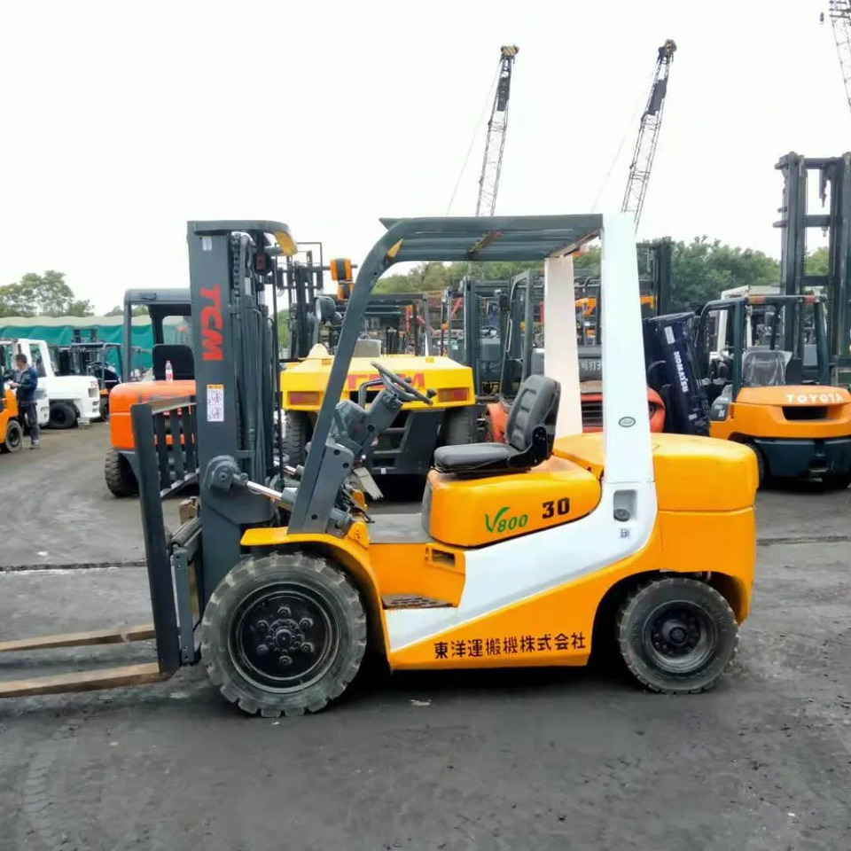 TCM FD30 Japan forklift 3 ton warehouse container pallet lifting truck fd30 used forklift price - Forklift: picture 1