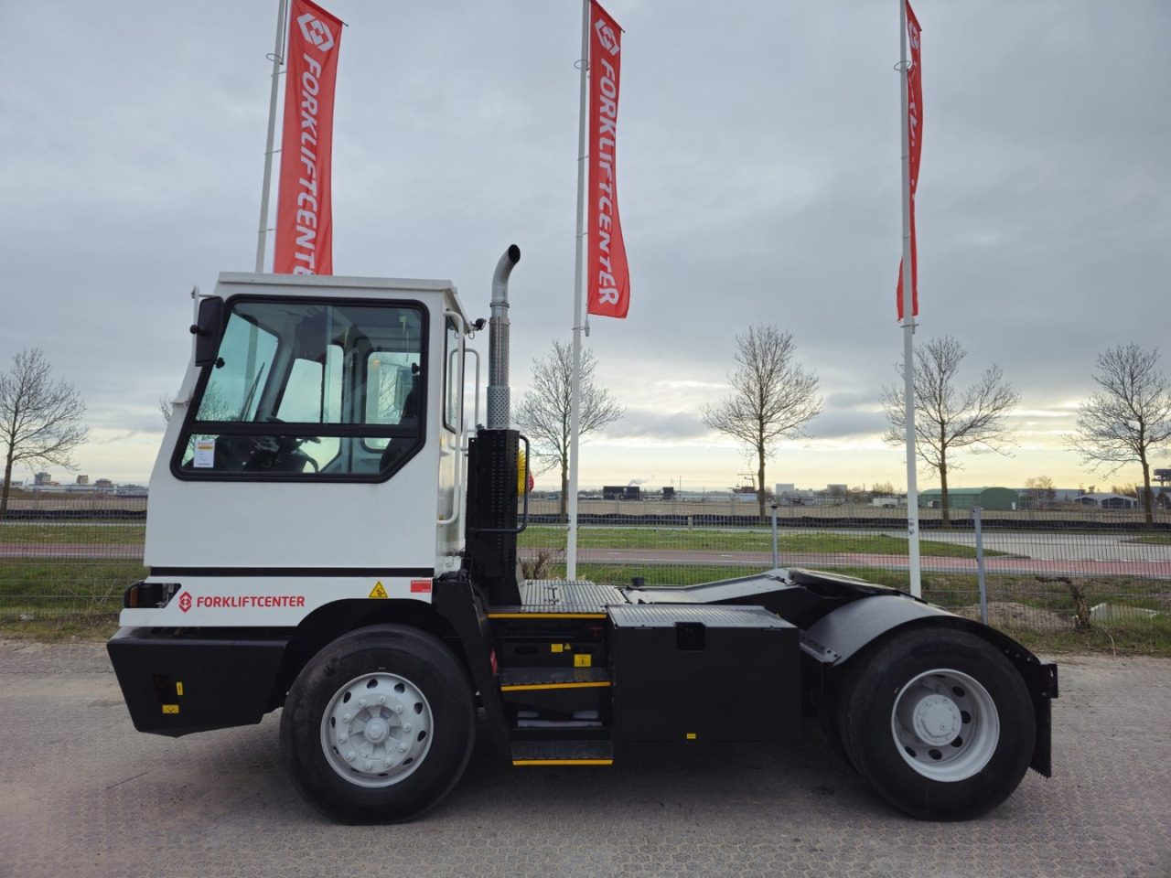 TERBERG YT220 4x2  - Terminal tractor: picture 4