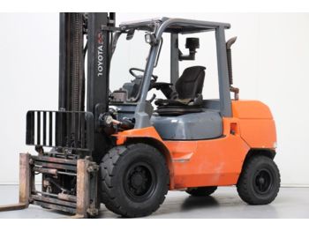 Diesel forklift Toyota 42-7FD40: picture 1