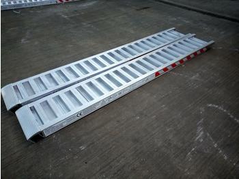Material handling equipment Unused 2500 x 92 x 345 Aluminum Loading Ramps, 3.3 Ton: picture 1
