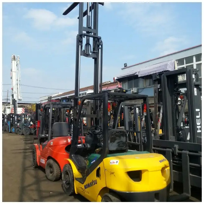 Used Komatsu Japan used Forklift 3 ton Diesel FD30 for sale in Shanghai yard - Forklift: picture 2