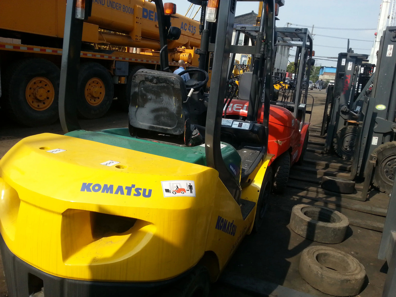 Used Komatsu Japan used Forklift 3 ton Diesel FD30 for sale in Shanghai yard - Forklift: picture 3