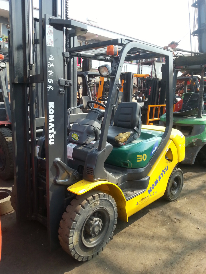 Used Komatsu Japan used Forklift 3 ton Diesel FD30 for sale in Shanghai yard - Forklift: picture 5