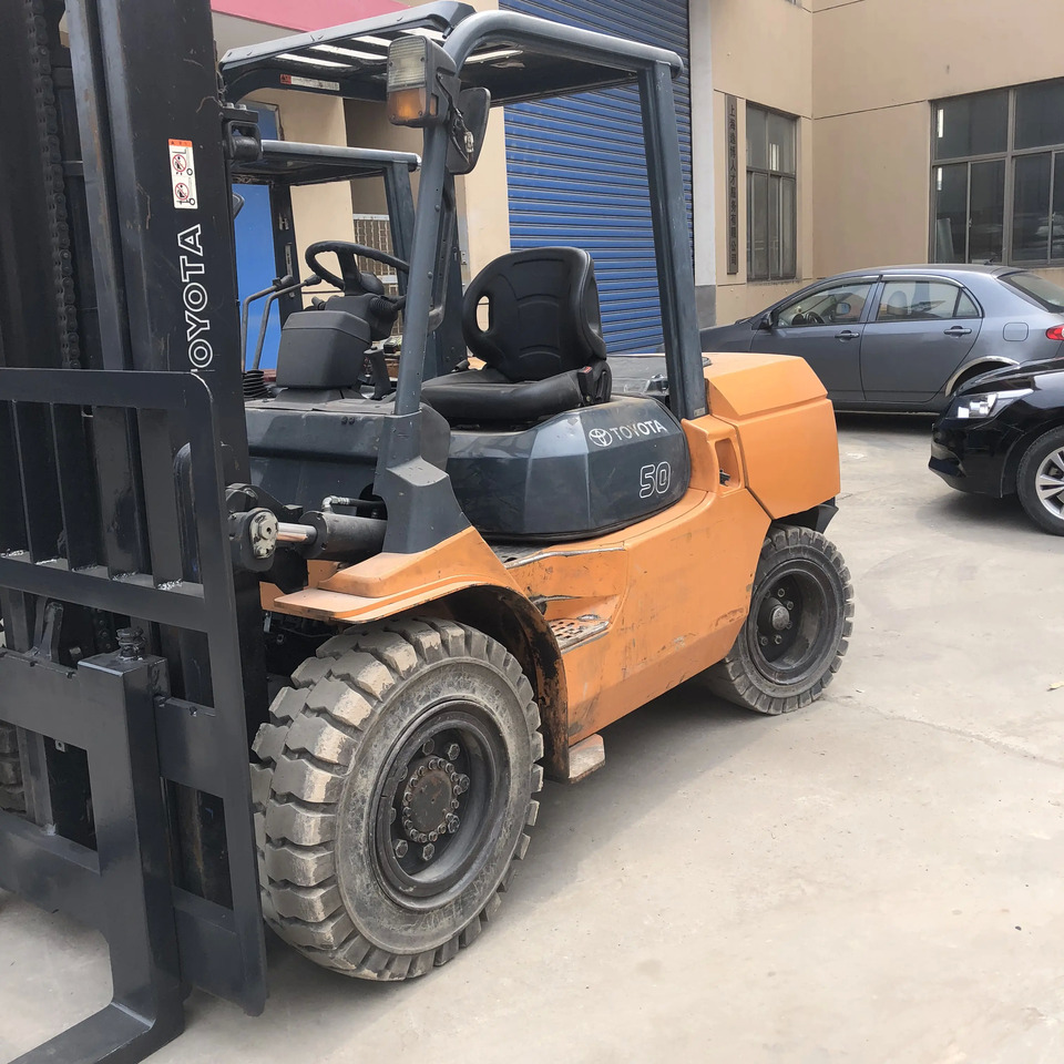 Used Toyota forklift FD30 FD50 FD70 Japan made Toyota forklift parts 5ton Toyota diesel forklift 5 ton FD50 - Forklift: picture 1