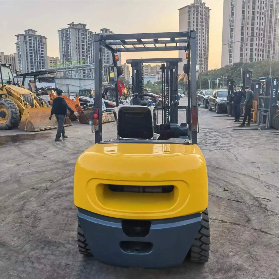 Good price Japan 3 tons FD30 used diesel forklift komatsu Forklift FD30 FD50 FD70 cheap for sale - Forklift: picture 5