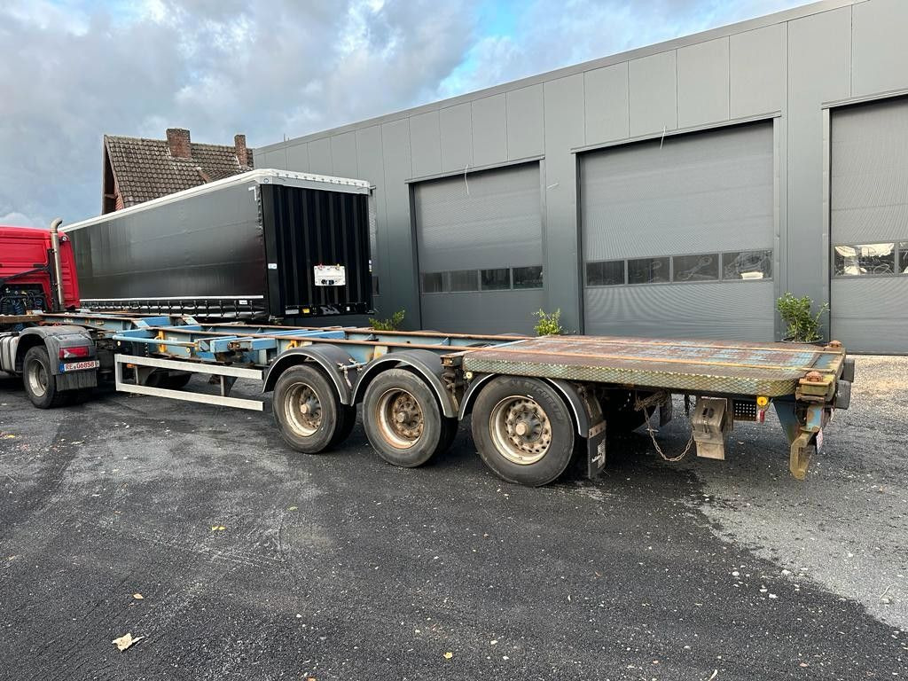 Container transporter/ Swap body semi-trailer 30 x Schwerin Container 40 oder 2x 20: picture 6