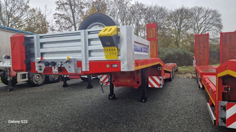 Alim porte engins 3 essieux - Low loader semi-trailer: picture 1