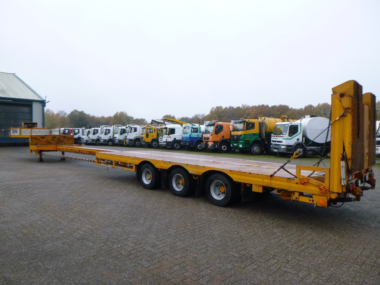 Broshuis 3-axle semi-lowbed trailer E-2190-24 / 47.5 T ext. 15.2m - Low loader semi-trailer: picture 3