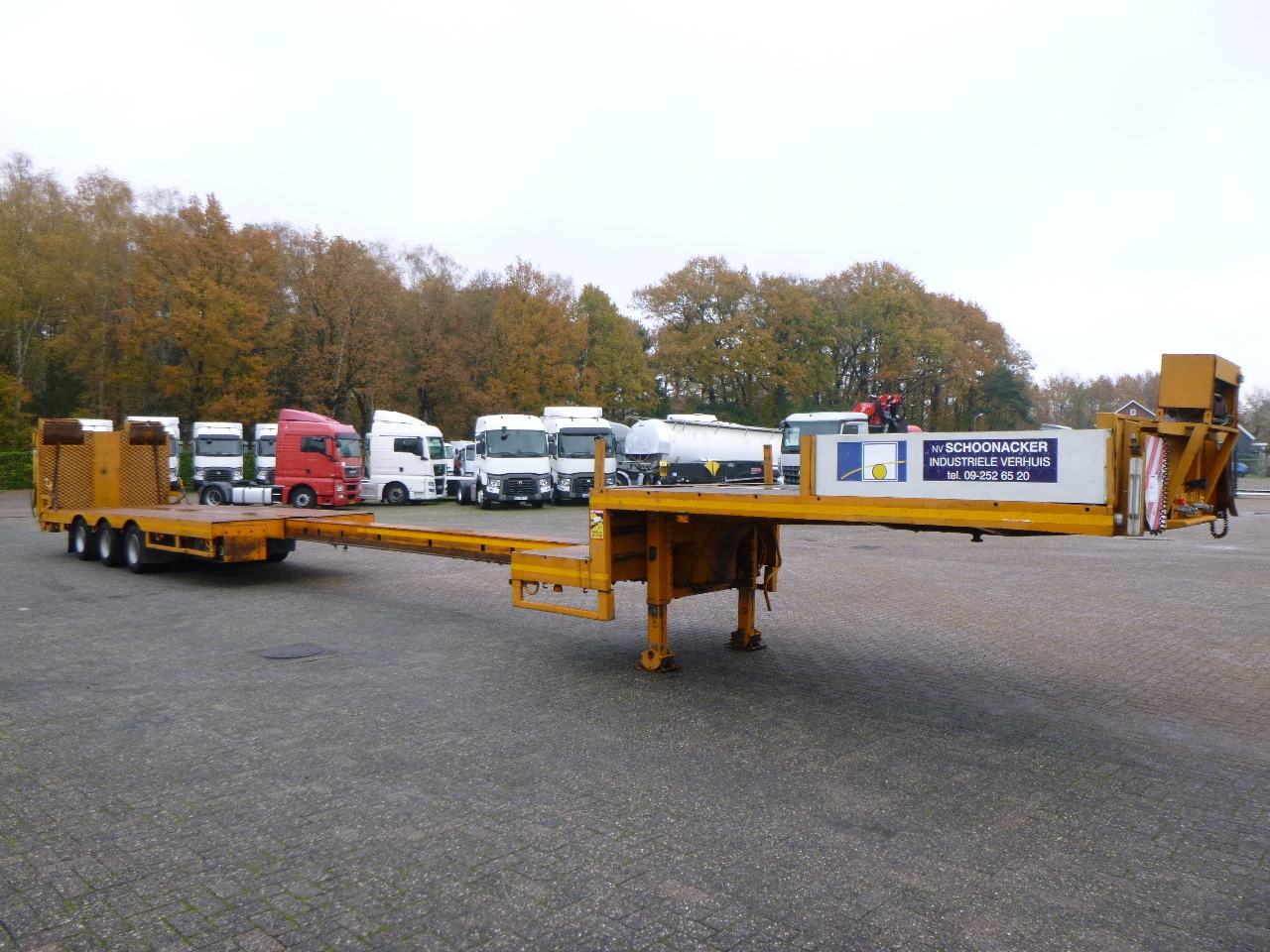 Broshuis 3-axle semi-lowbed trailer E-2190-24 / 47.5 T ext. 15.2m - Low loader semi-trailer: picture 2