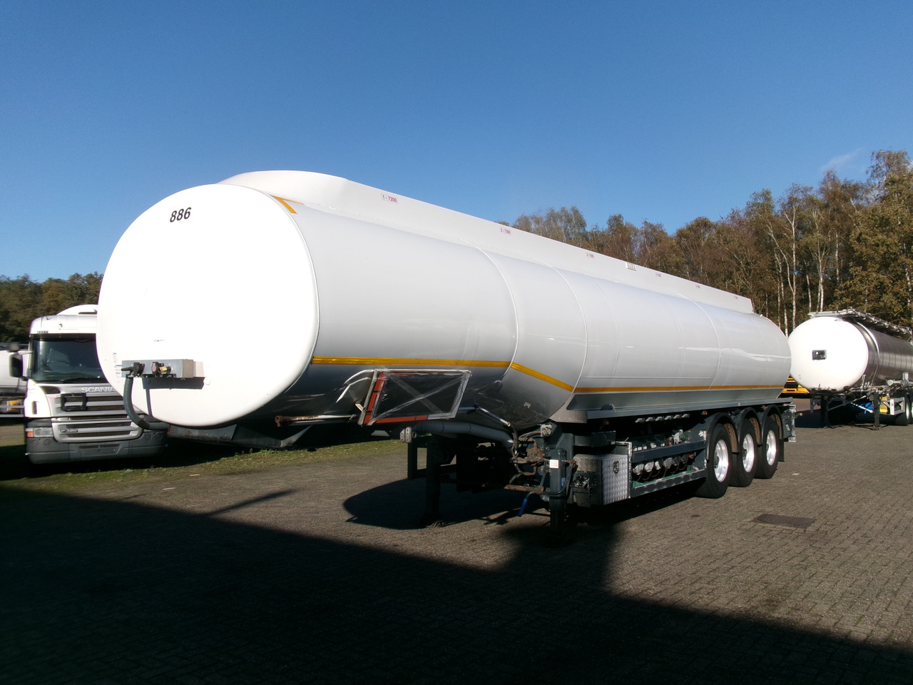 Cobo Fuel tank alu 44.7 m3 / 6 comp + pump - Tank semi-trailer: picture 1