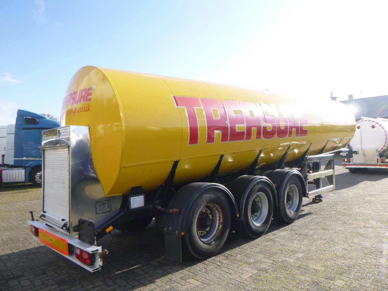 Crane Fruehauf Food (beer) tank inox 30 m3 / 2 comp - Tank semi-trailer: picture 4