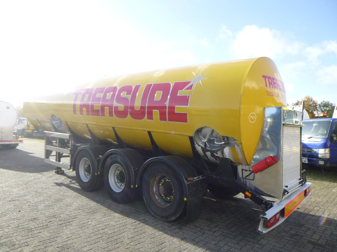 Crane Fruehauf Food (beer) tank inox 30 m3 / 2 comp - Tank semi-trailer: picture 3