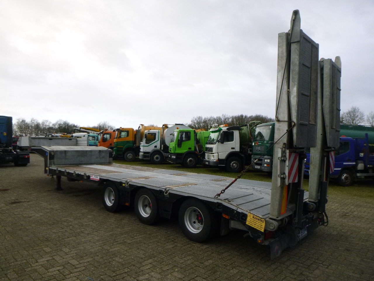 FGM 3-axle semi-lowbed trailer 49T + ramps - Low loader semi-trailer: picture 3