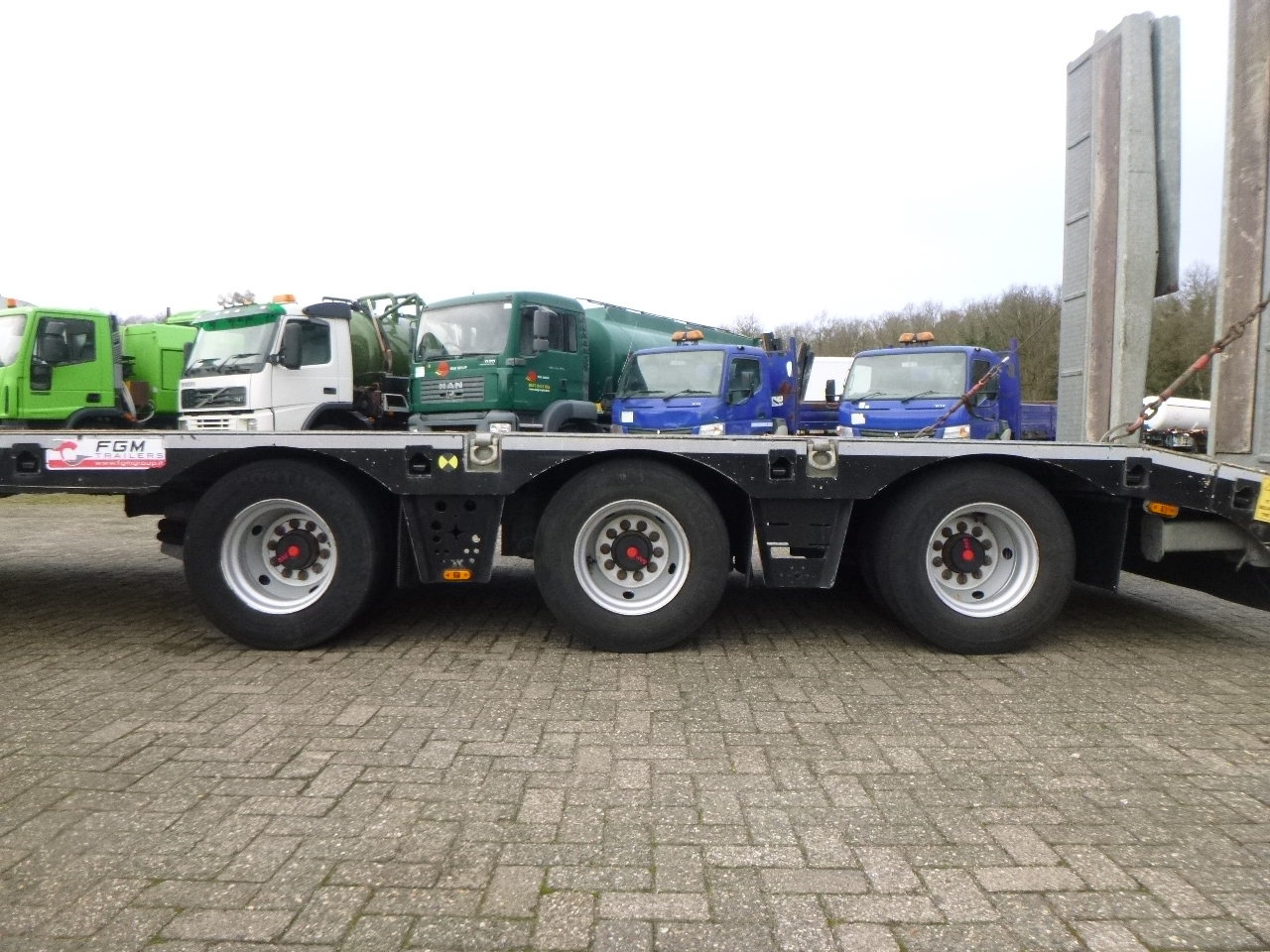 FGM 3-axle semi-lowbed trailer 49T + ramps - Low loader semi-trailer: picture 5