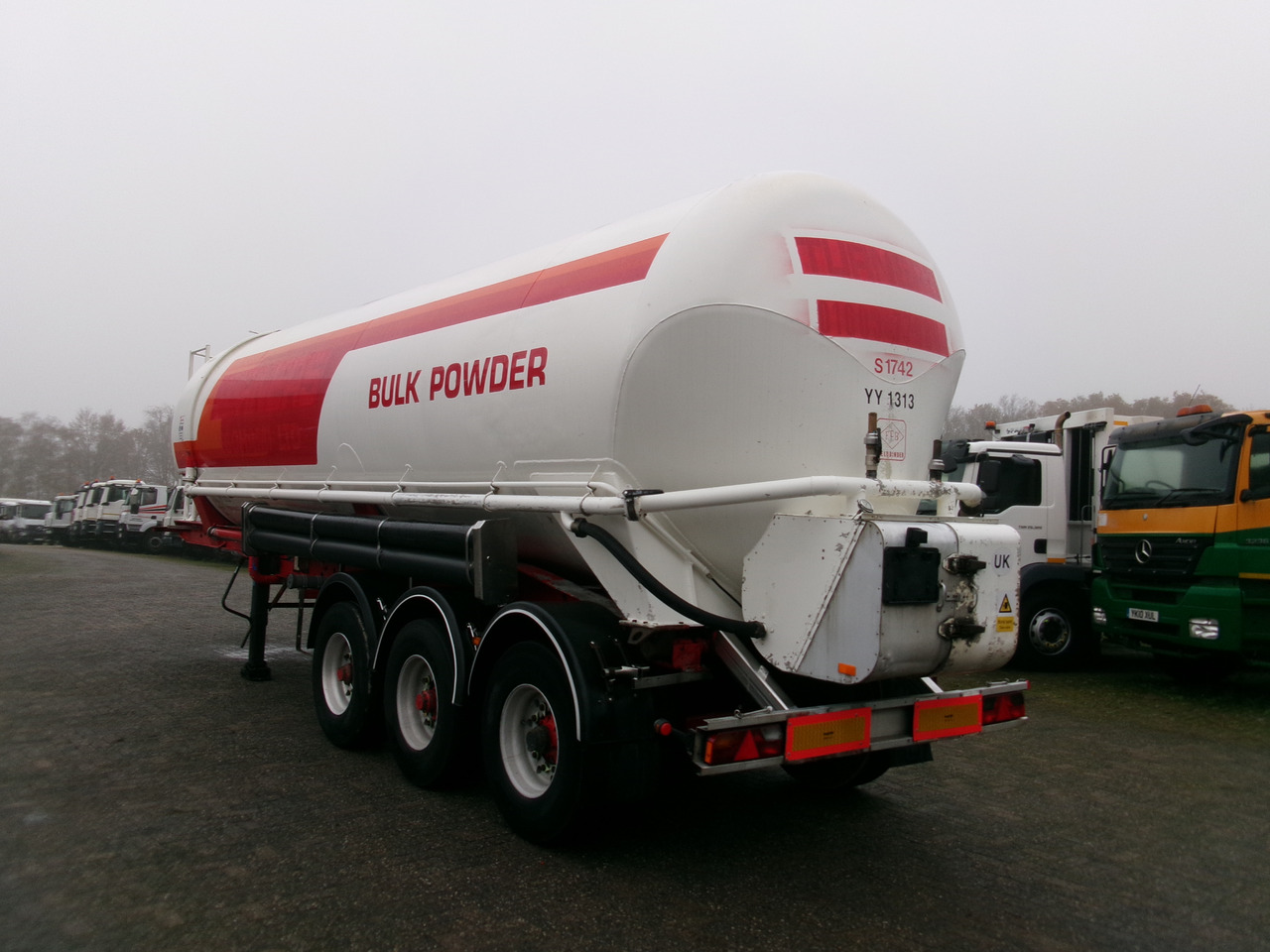 Feldbinder Powder tank alu 41 m3 (tipping) - Tank semi-trailer: picture 3