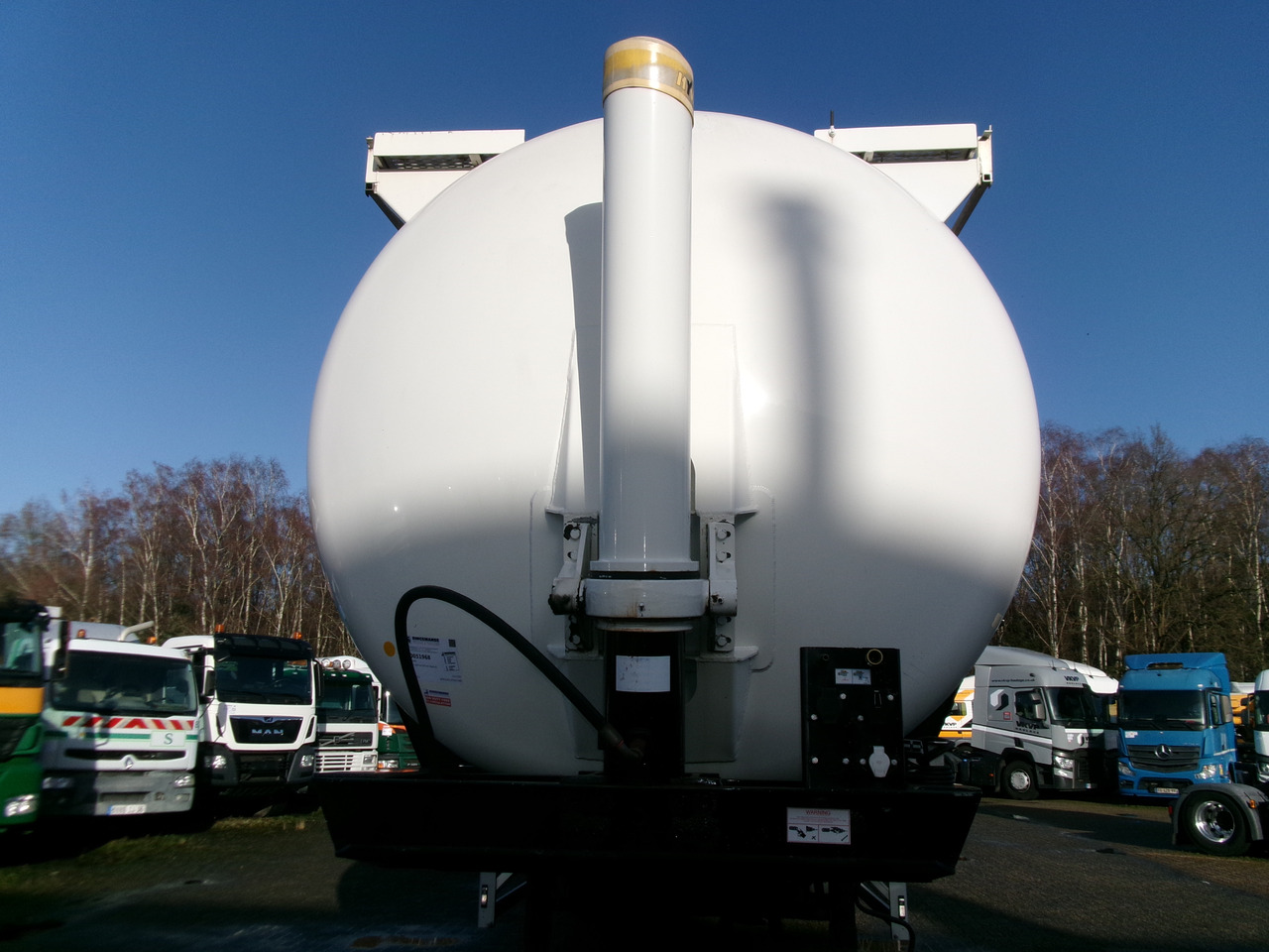 Feldbinder Powder tank alu 63 m3 (tipping) - Tank semi-trailer: picture 5