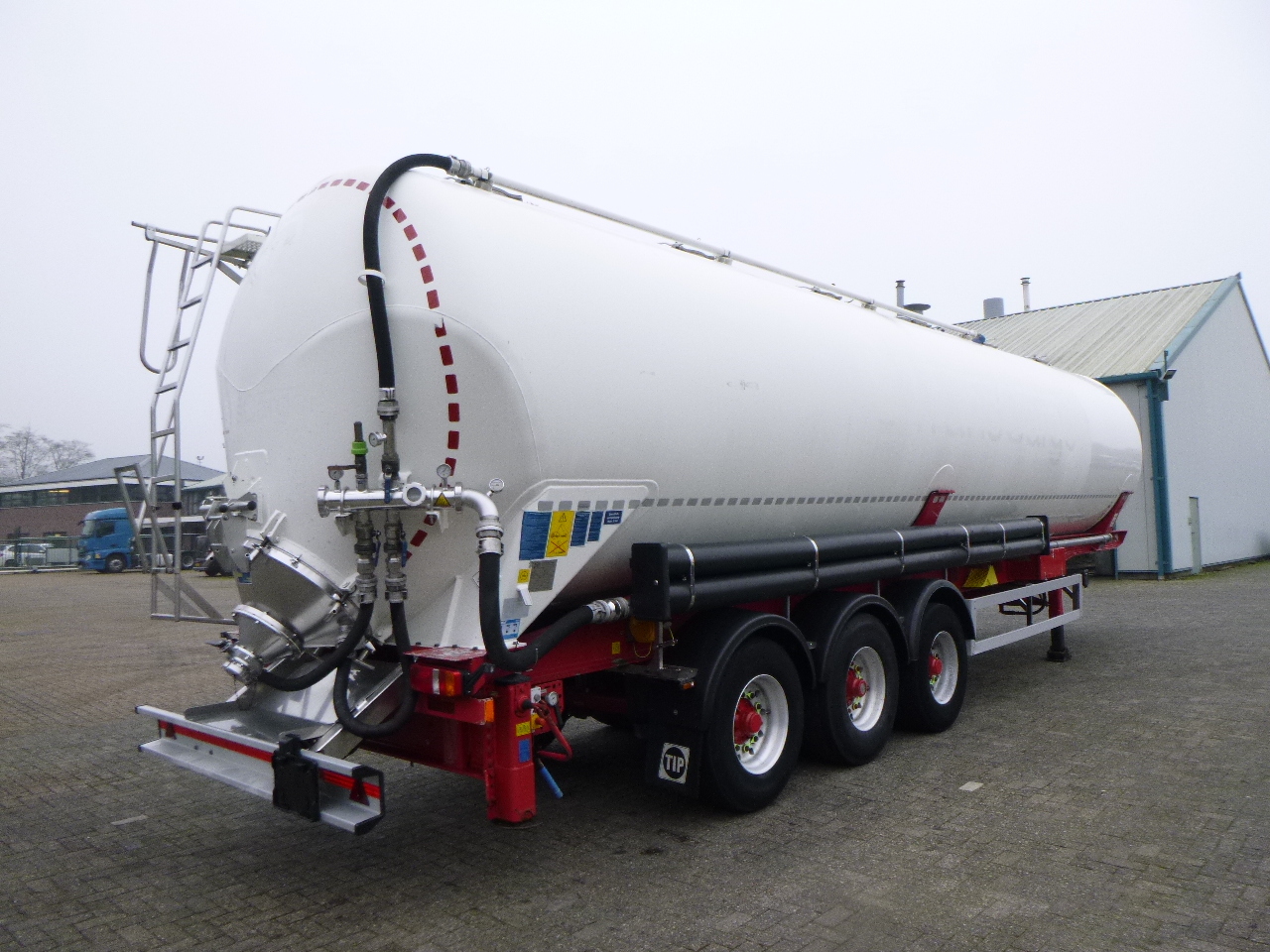 Feldbinder Powder tank alu 63 m3 (tipping) - Tank semi-trailer: picture 4