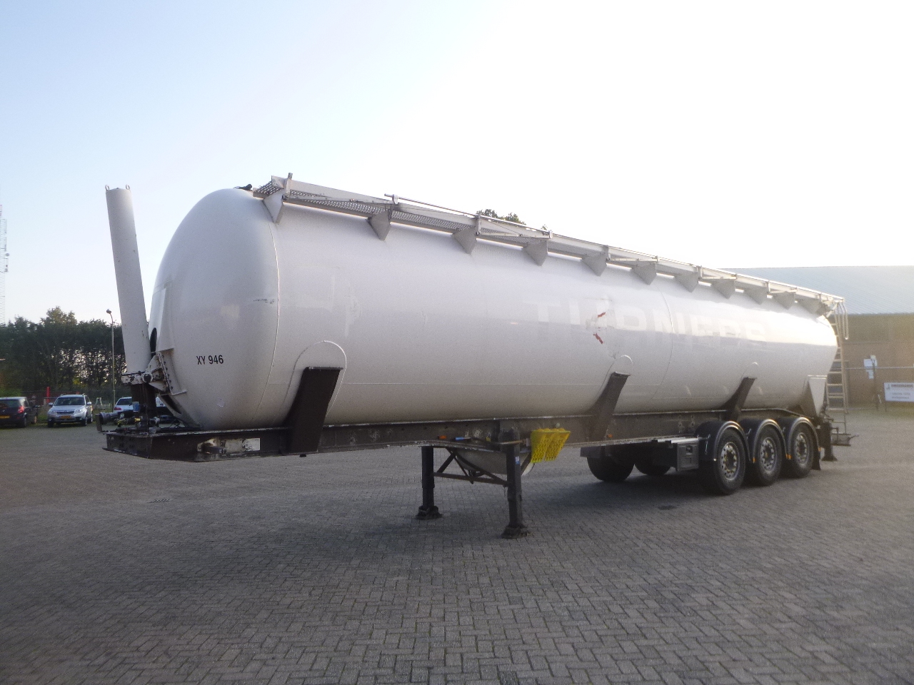 Feldbinder Powder tank alu 65 m3 (tipping) - Tank semi-trailer: picture 1