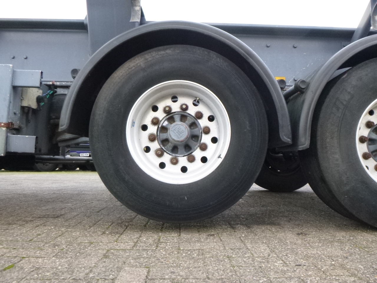 Tank semi-trailer for transportation of bulk materials Filiat 3-axle tank trailer chassis incl supports: picture 12
