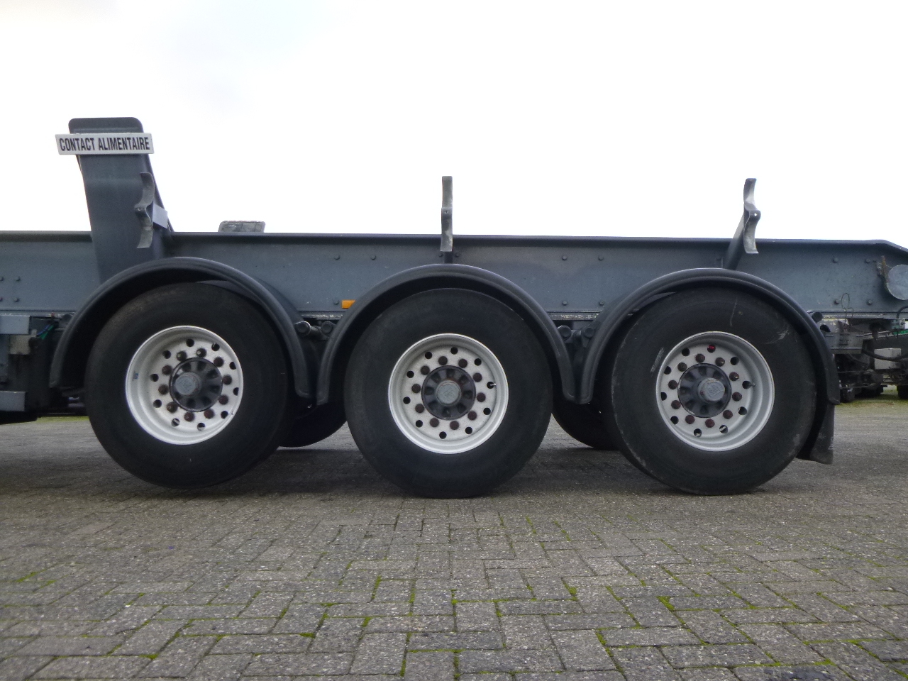 Tank semi-trailer for transportation of bulk materials Filiat 3-axle tank trailer chassis incl supports: picture 11