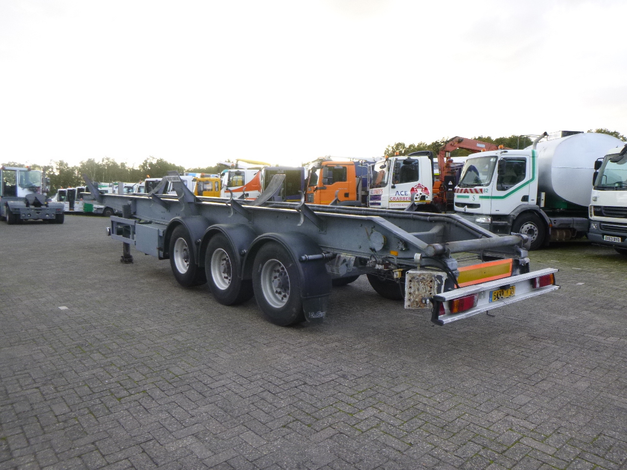 Filiat 3-axle tank trailer chassis incl supports - Tank semi-trailer: picture 3