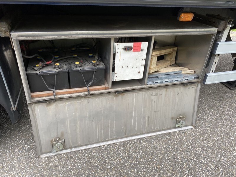 Refrigerator semi-trailer Floor 2- assige gestuurde koel/vries oplegger met klep Thermoking APK: picture 16