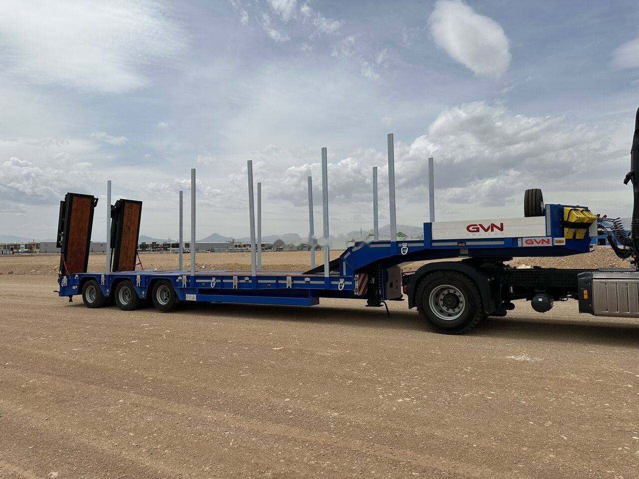 GVN Trailer 3 AXLE LOWBED - Low loader semi-trailer: picture 2