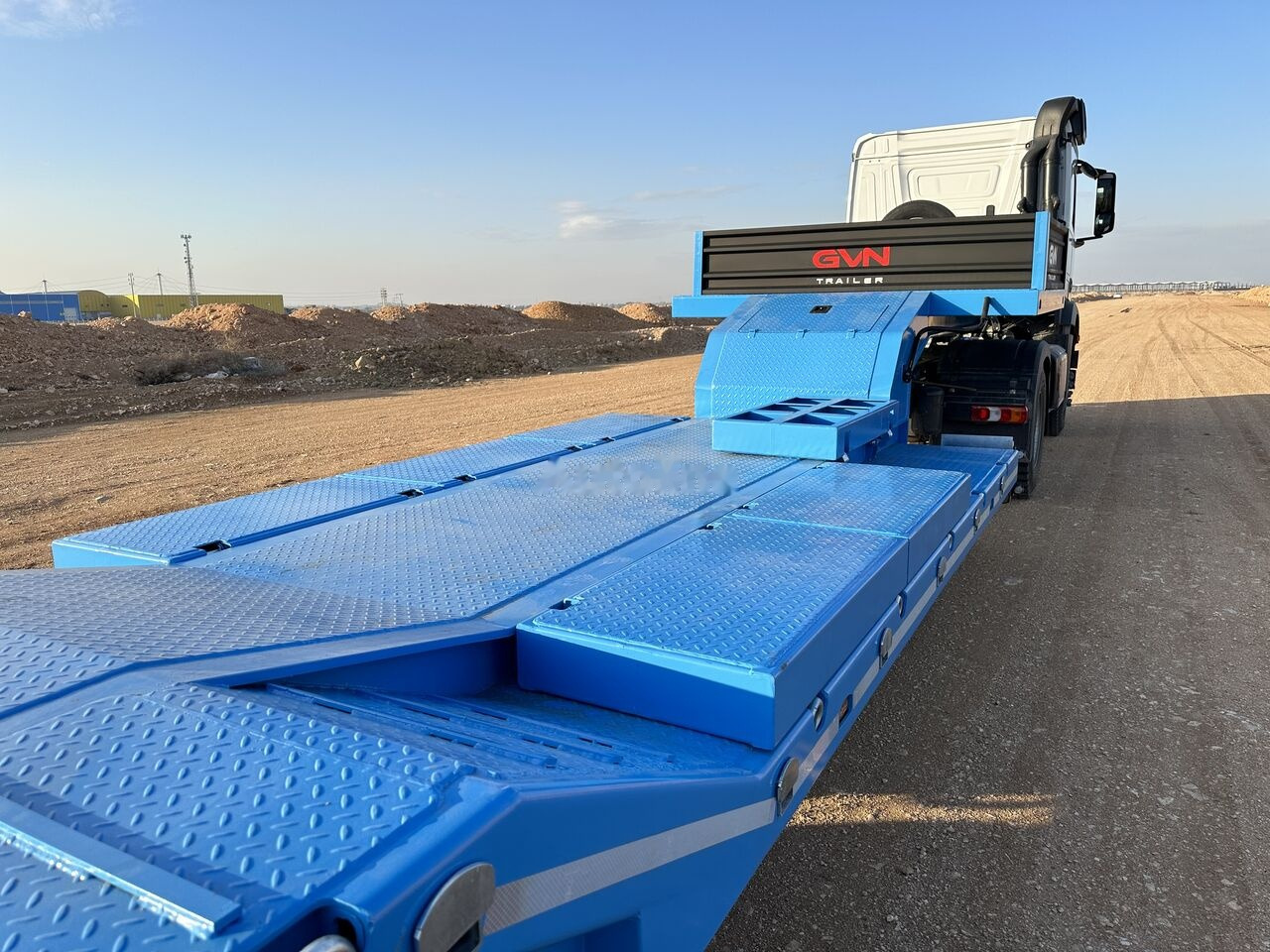 GVN Trailer 3 AXLE SPECIAL PRODUCT LOWBED - Low loader semi-trailer: picture 2