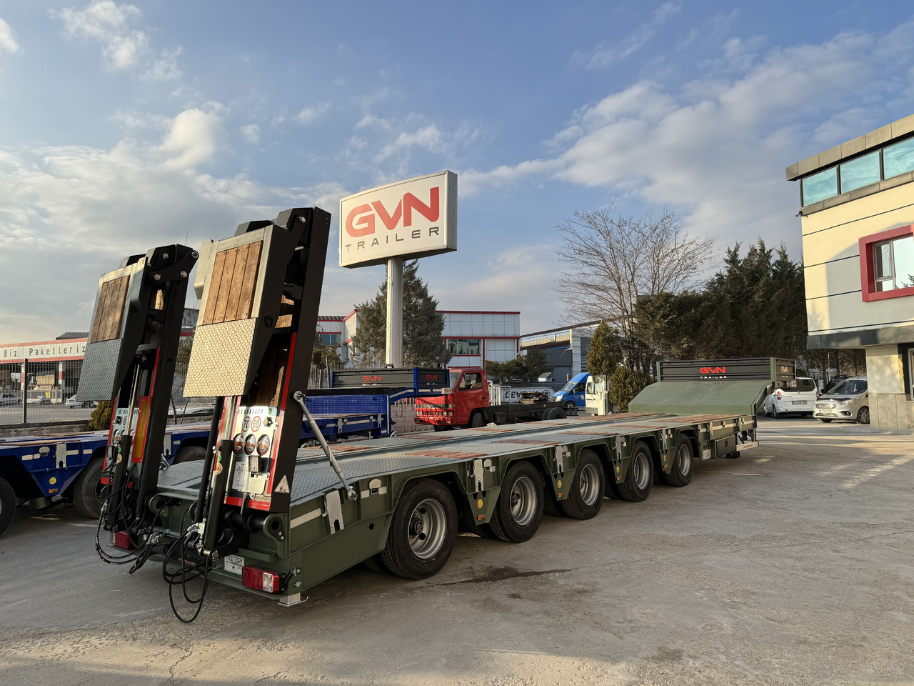 GVN Trailer 5 AXLE LOWBED - Low loader semi-trailer: picture 1