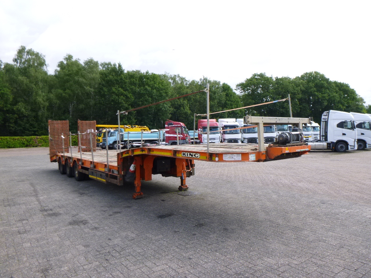 King 3-axle semi-lowbed trailer 44T + ramps - Low loader semi-trailer: picture 2