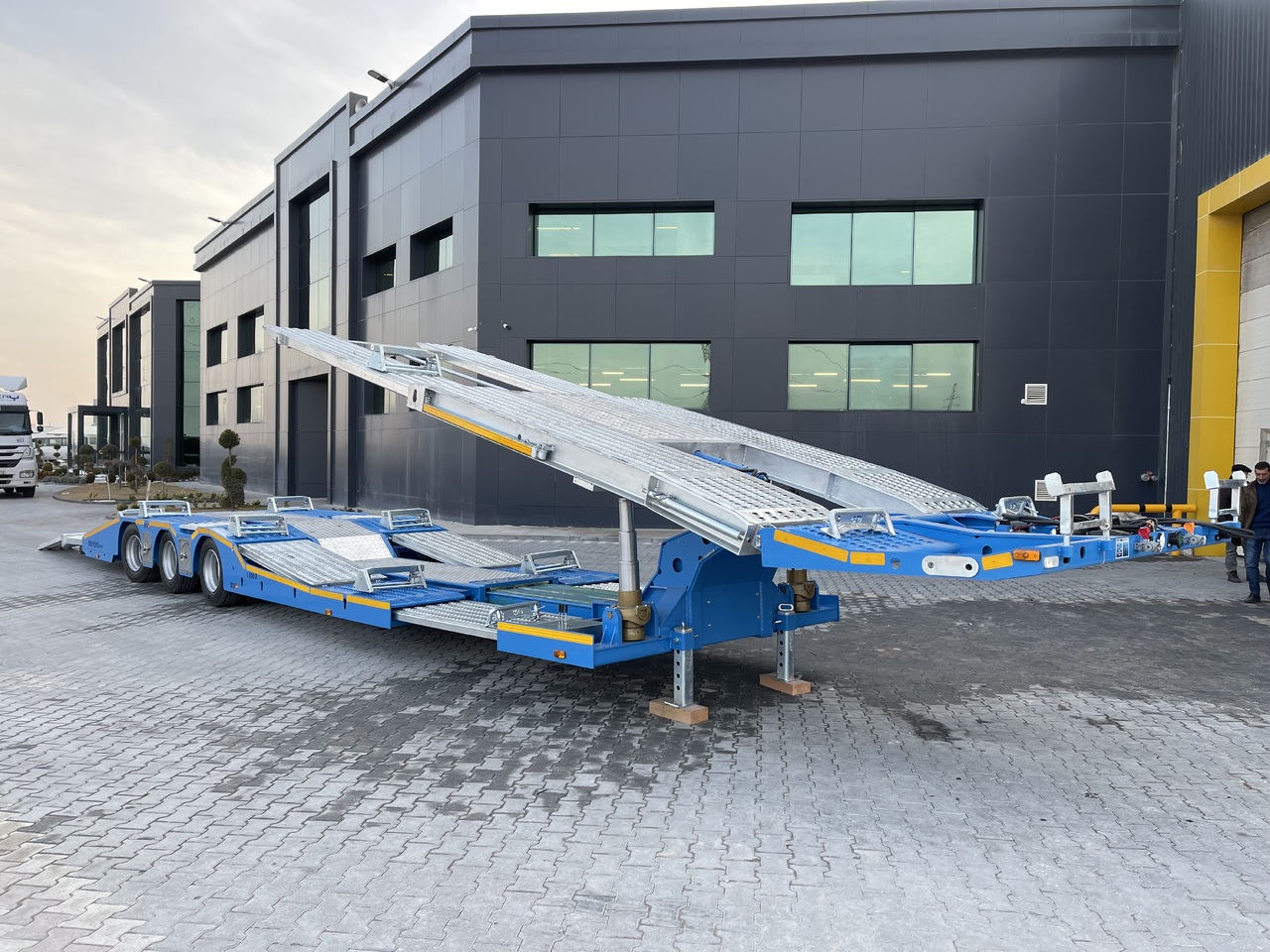 New Autotransporter semi-trailer for transportation of heavy machinery LIDER 2024 NEW UNUSED READY IN FACTORY STOCK: picture 11