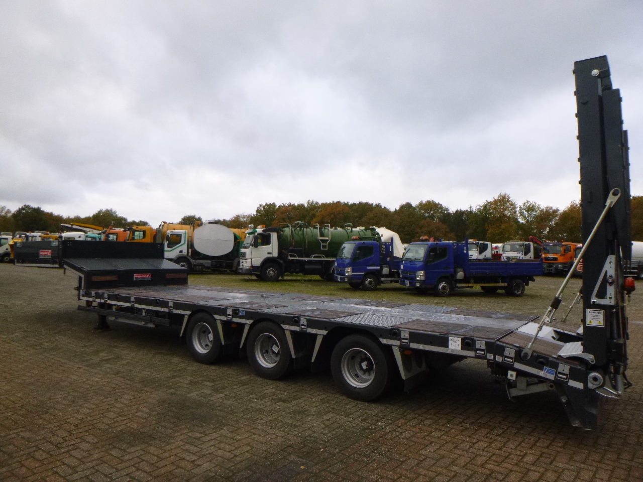 Langendorf 3-axle semi-lowbed trailer 48T ext. 13.5 m + ramps - Low loader semi-trailer: picture 3