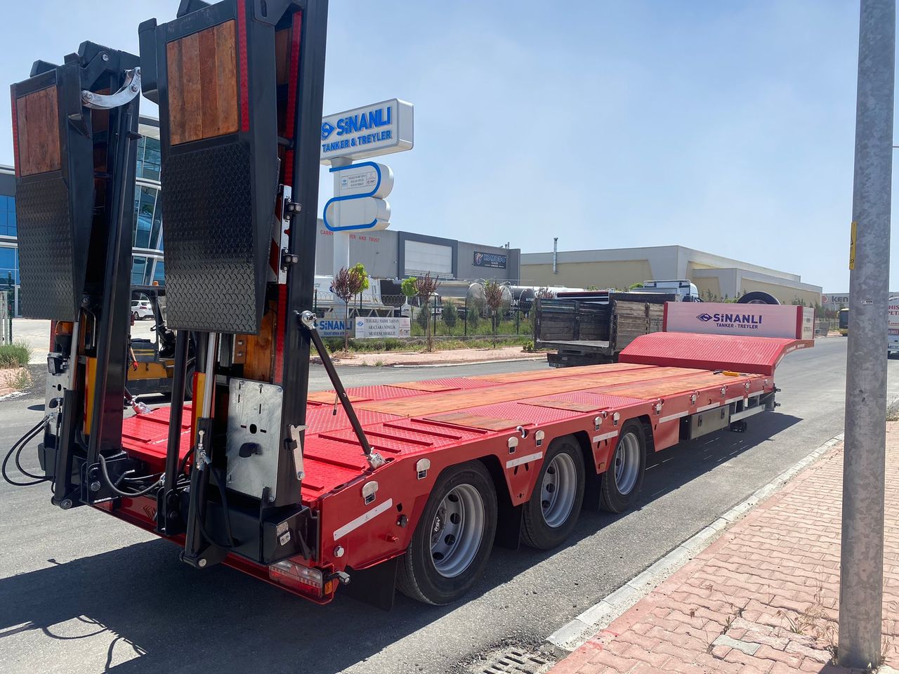 Lowbed Sinan Trailer Lowbed 3 axle - Low loader semi-trailer: picture 3