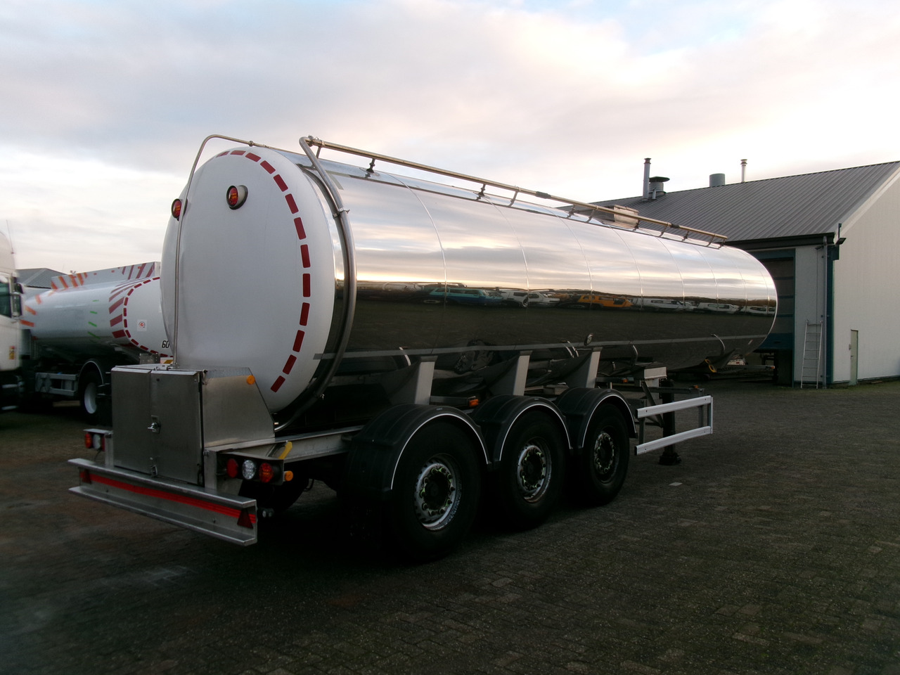 Maisonneuve Food tank inox 30 m3 / 1 comp - Tank semi-trailer: picture 4