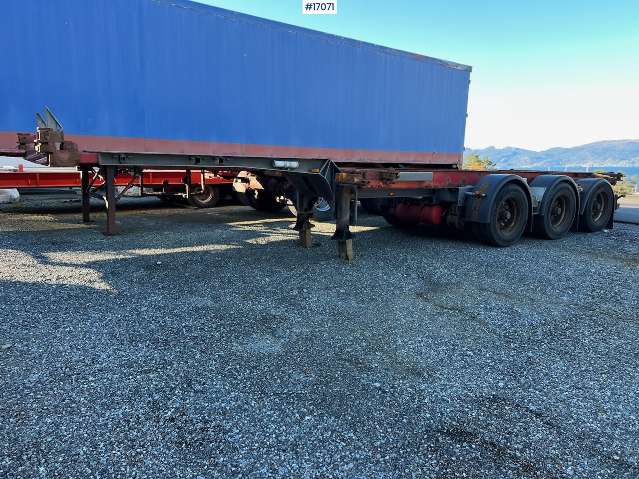 Renders conteinerhenger - Container transporter/ Swap body semi-trailer: picture 2