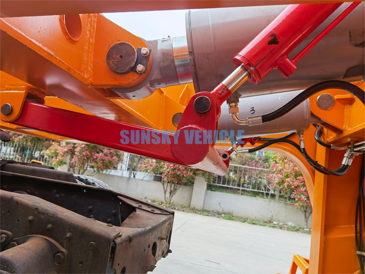 New Low loader semi-trailer for transportation of heavy machinery SUNSKY 3 Axle 70 Tons detachable gooseneck lowbed trailer: picture 9