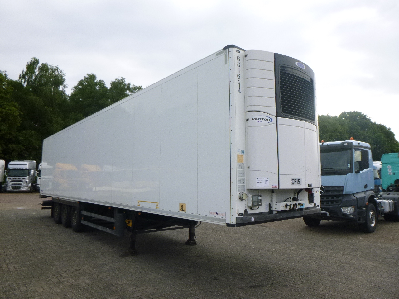 Schmitz Cargobull Frigo trailer + Carrier Vector 1350 - Refrigerator semi-trailer: picture 2