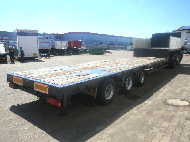 Schwarzmüller STP 3/ZV-N STP 3/ZV-N, 3-Achse nachlaufgelenkt, mit 6x Twist Lock - Low loader semi-trailer: picture 5